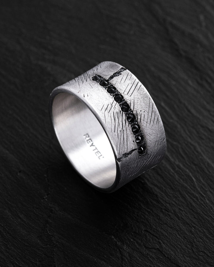 Silver ring ERVARING. BLACK STONES