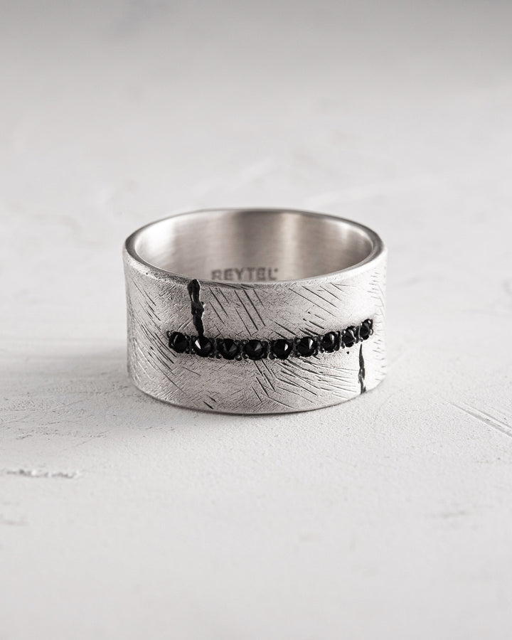 Silver ring ERVARING. BLACK STONES