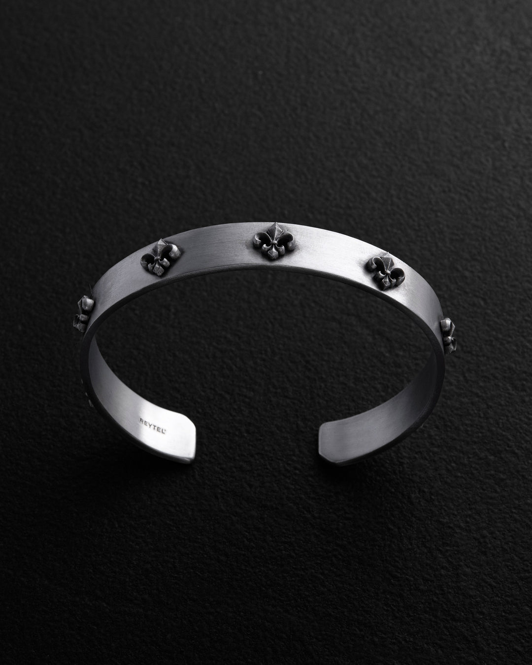 Silver bangle FLEUR DE LIS