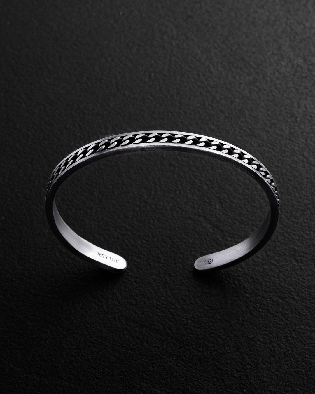 Silver bangle VIRTUS