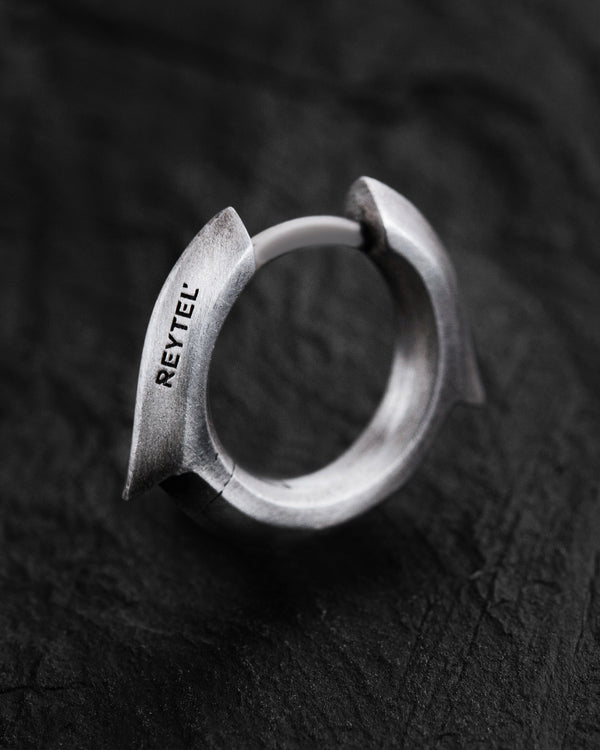 Orecchino a cerchio in argento IGNEO