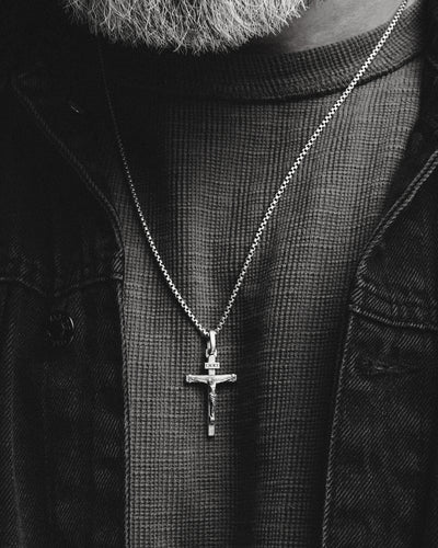 Croix de la Crucifixion de Jésus. INRI (or jaune 14 carats)