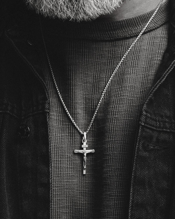 Croix de la Crucifixion de Jésus. INRI (or jaune 14 carats)
