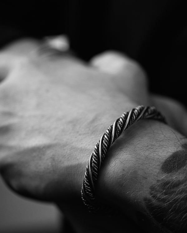 46b658e3b0b8d51557bb409fe52c69f7