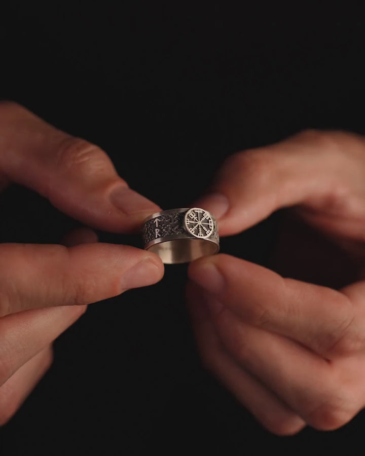 VEGVISIR WITH RUNES silver ring