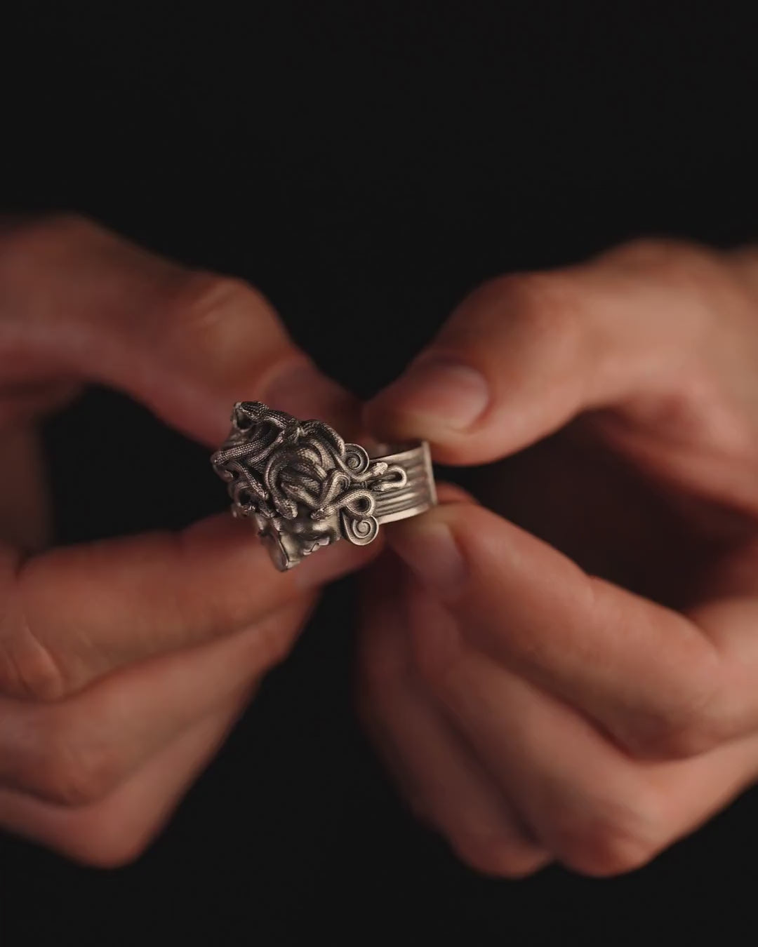 WOUNDED MEDUSA silver ring