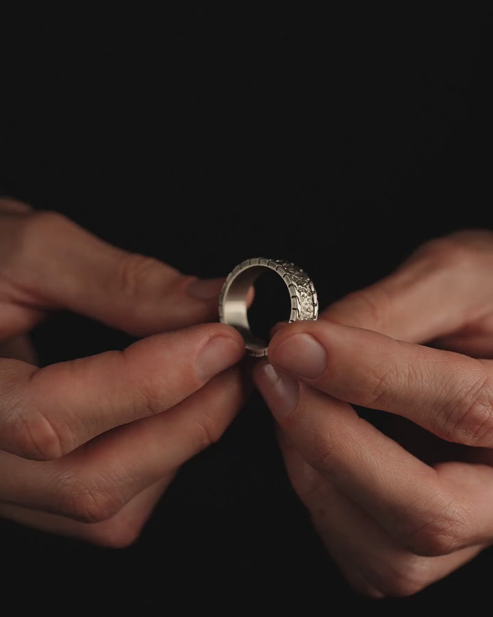 THE ROAD Silver Ring