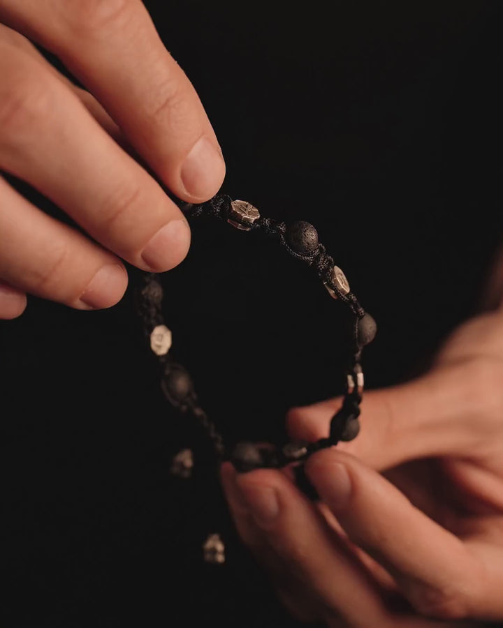 Bracelet homme RUNES (lave)