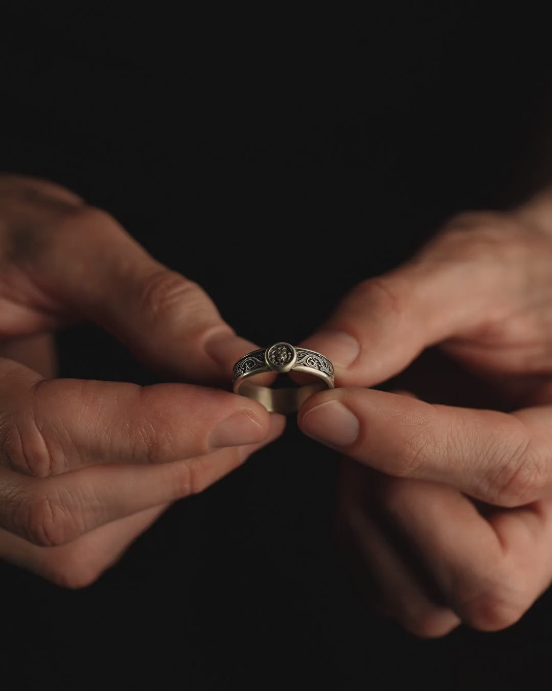 Silver ring LION