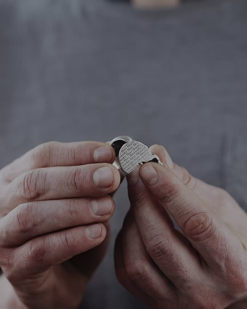 Bague en argent MEMENTO MORI. VIVRE MEMENTO